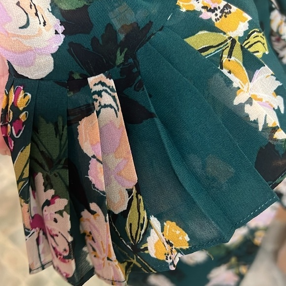 Wayf floral dress green true wrap with yellow pink white flowers ruffle Vneck M - Picture 4 of 13